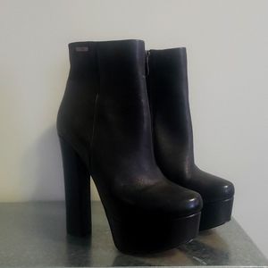 Patrizia Rigotti calf skin black leather ankle  boots